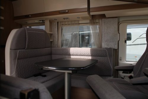 Robust AUTOMATIC 180 hp Malibu I 490 LE by Carthago lift and single length beds (124 photo: 37