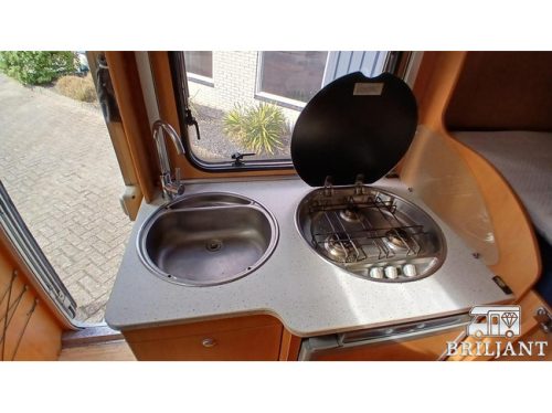 Hymer SEMI-INTEGRATED HV 522 .. 2006 transverse bed photo: 5