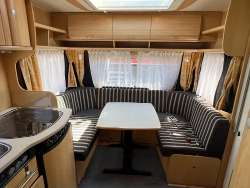 Dethleffs Camper 450 DB frans bed rondzit toilet  foto: 10