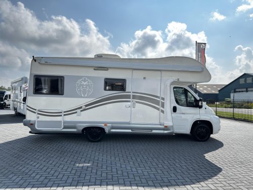 Elnagh M200 CPT Wheelchair-accessible Motorhome with lift photo: 22