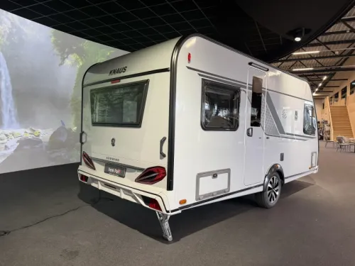 Knaus Sudwind Black Selection 450 FU Dachklimaanlage / franz&ouml;sisches Bett Foto: 2