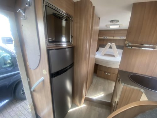 Pilote Aventura P 730 with queen bed AND LUXURY photo: 17