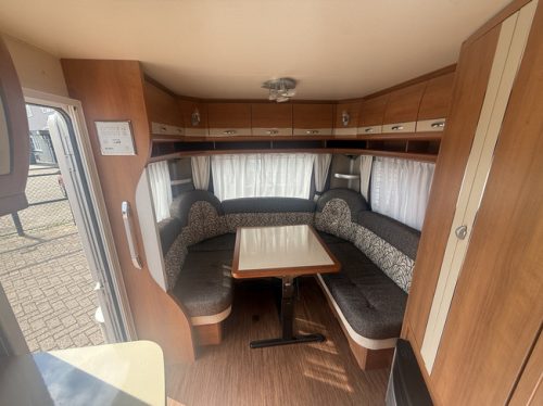 Hobby 455 UF Exellent in new condition Bovag inspected 2025 transverse bed mover truma bicycle rack 2x awning thule insect screen door photo: 6