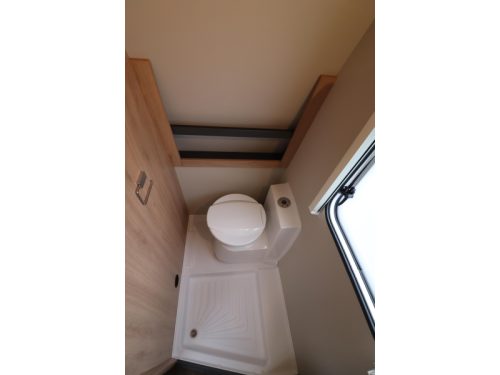 Knaus Sport Platinum 450 FU AKTIE - 200 Foto: 15
