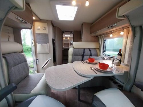 B&uuml;rstner Nexxo 728 G single beds, towbar photo: 2