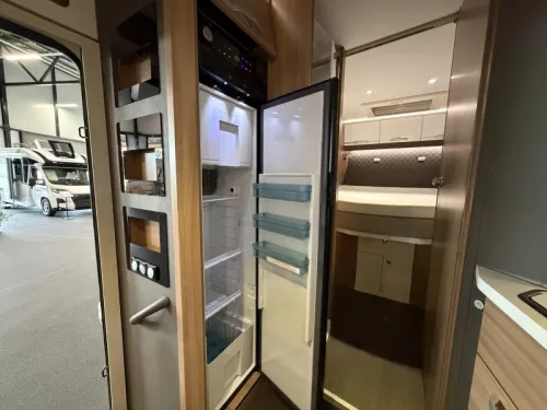 Adria Matrix 670 DC Queensbett / Hubdach | A69 Foto: 16