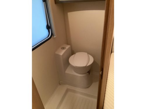 Knaus Sport 500 UF Omnistor awning photo: 6