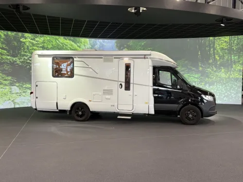 Hymer BMC-T 690 automatic / queens bed photo: 2