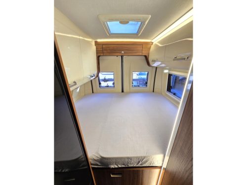 Karmann Davis 590 Fixed Bed Automatic 150hp photo: 18