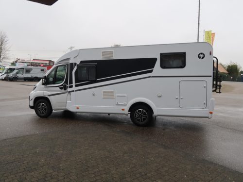 Sunlight V67S Adventure TALL FRIDGE/ 2X1 BED!! photo: 17