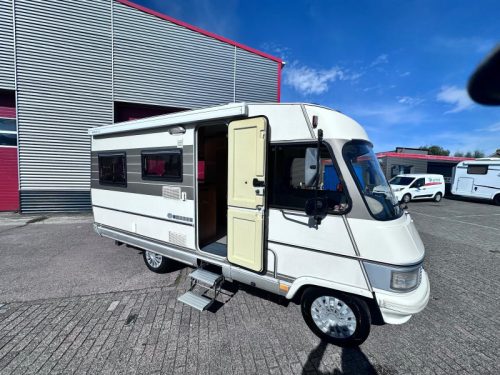 Hymer B 534 Original NL, Rundsitzgruppe Foto: 4