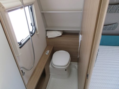 Dethleffs Aero 470 FR WITH MOVER AND FIXED AWNING photo: 12