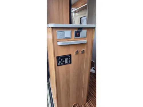 Hymer Car 372 L&auml;ngsbetten Nivelliersystem Foto: 10