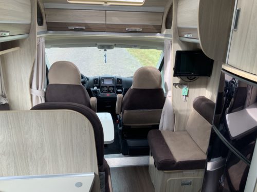 Laika Exclusieve Ecovip AUTOMATIC, 2.3 Multijet 150 HP, Semi-integrated, Queen bed, Half-dinette, Swivel seats Motorhome centre on the road photo: 21