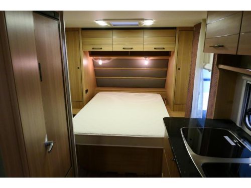 Eriba Living 550 Queens bed photo: 4