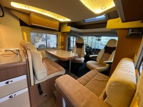 B&uuml;rstner Ixeo Plus 726 IT Queen bed Pop-top roof Air conditioning photo: 9