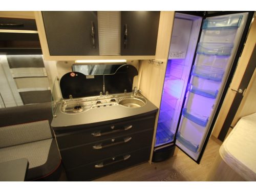 Hobby De Luxe Edition 460 UFE Top condition, Tall Refrigerator photo: 12