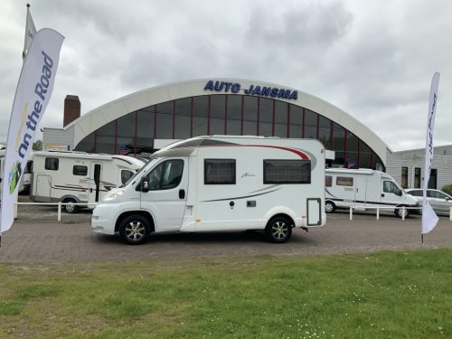 B&uuml;rstner Nexxo 569 Semi-integrated, Train seat, French bed, two swivel chairs, small camper, Year 2010 Camper centrum on the road photo: 31