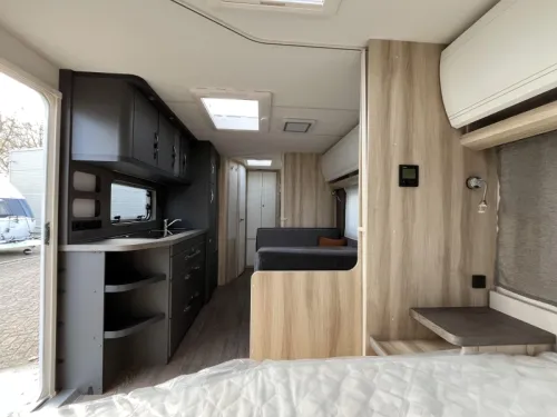 Hobby De Luxe 545 KMF sfeer-3bed-c6e-vloerv-etc  Foto: 5