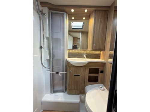 Hymer Exsis-T 588 LENGTH BEDS-AIR SUSPENSION photo: 11