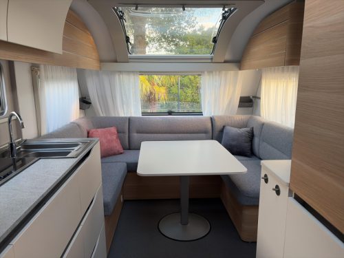 Adria Adora 613 UL Mover/Airco/Floor heating photo: 10