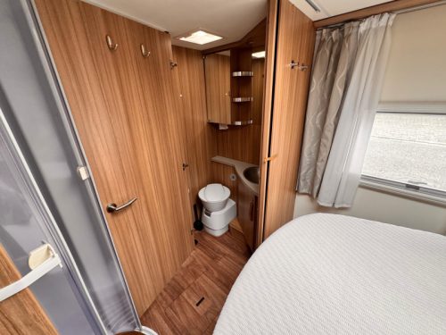 Knaus Sun Ti 700 LX Premium with Queen Bed photo: 13