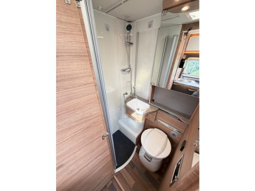 Weinsberg Knaus CaraCompact Pepper 600 MEG MAXXFAN / BEARLOCK / XXL K&Uuml;HLSCHRANK / ST&Uuml;TZEN / TV + SAT-ANLAGE / FAHRRADTR&Auml;GER / 2JahresGarantie Foto: 17