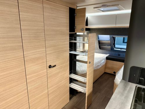 Hobby Maxia 585 UL Rangierhilfe + Kassettenmarkise  Foto: 17
