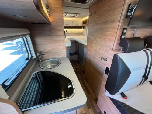 Weinsberg CaraCompact Pepper 600 MEG Single beds roof air conditioning photo: 6