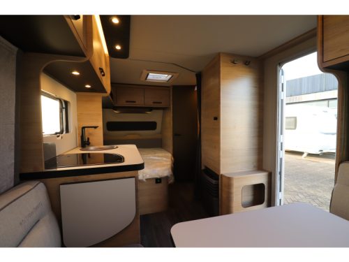 Weinsberg CaraOne Edition HOT 450 FU MODEL 2027 - 771 FLOOR photo: 16