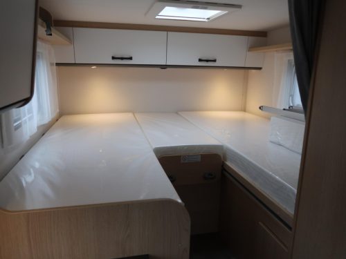 Sunlight V67S Adventure TALL FRIDGE/ 2X1 BED!! photo: 10