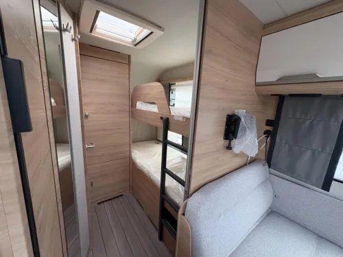 Knaus Sudwind Black Selection 500 QDK Etagenbett / Querbett Foto: 7
