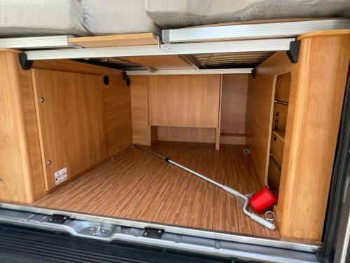 P&ouml;ssl ROADCRUISER XL SINGLE BEDS RAISED TOW HITCH photo: 17