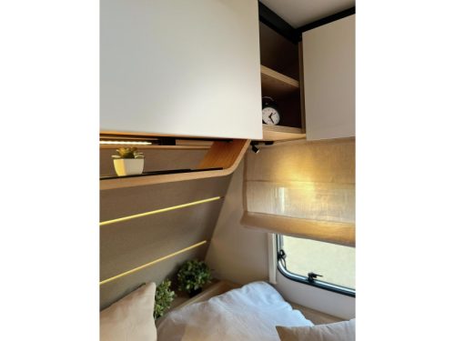 LMC Style 440 D model 2027, French bed photo: 37