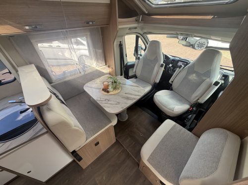 Hymer carado T 447 automatique lits jumeaux auvent climatisation de toit panneau solaire antenne parabolique &eacute;lectrique TV cam&eacute;ra porte-v&eacute;los grand garage r&eacute;frig&eacute;rateur XXL photo: 13