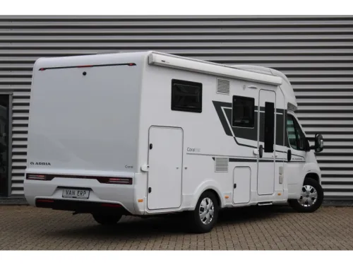 Adria Coral 600 SL 140PS L&auml;ngsbetten Garage Foto: 2