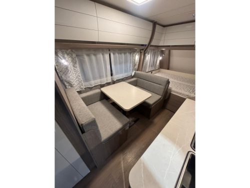 Hobby On Tour 470 KMF with awning and bunk bed  photo: 11