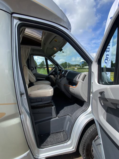 Hymer T 674 SL  2.3  MultiJet 160 HP,  Semi-integrated,  2  Single beds,  Engine air conditioning, Aut. dish    etc. Year of manufacture 2011 Camper Centrum On the Road at the Noorderringweg 4 in Marum. photo: 15