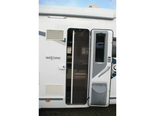 Chausson Welcome 747 GA Single beds, Pop-top roof. photo: 9