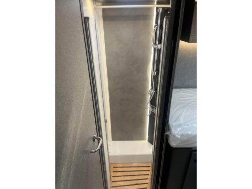 Dethleffs Trend Active T 7057 EBL automatic - Face to Face photo: 16