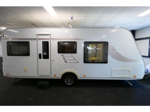 Eriba Living 550 Queens bed