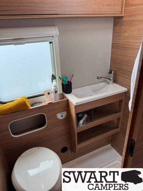 Weinsberg CaraHome 600 DKG, Automatic 6 berths Overcab  photo: 14