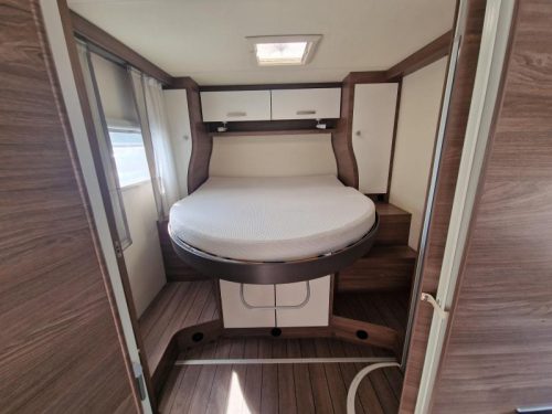 Knaus L!ve Wave 650 MX queen bed pull-down bed photo: 4