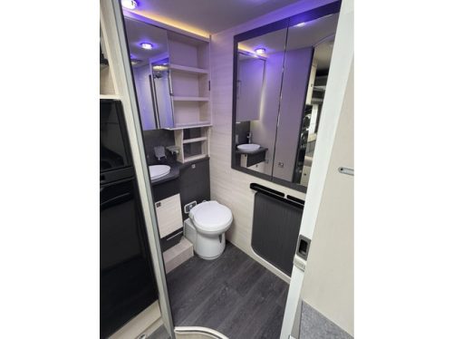 Chausson 640 Titanium Premium 170HP Automatic Lift Bed Solar Panel Very Spacious photo: 21