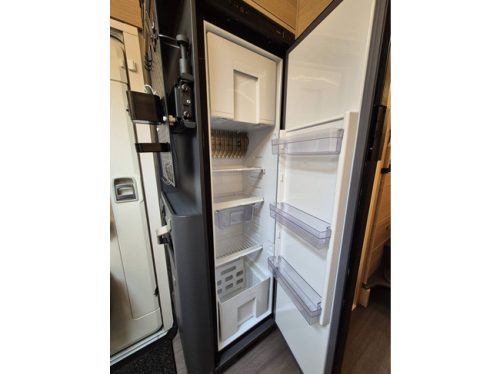 Adria SONIC SUPREME 700DL 161 HP AUTOMATIC ONLY 11,366 KM MANY OPTIONS SOLAR AIR CONDITIONING 16 INCH RIMS SINGLE BEDS POP-TOP ROOF photo: 16