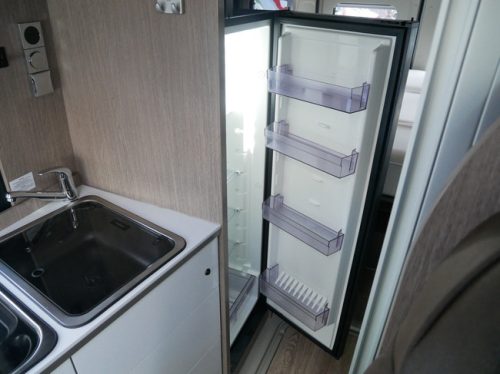 P&ouml;ssl Roadcruiser 640, Automaat, Slaaphefdak, Lengtebedden foto: 13