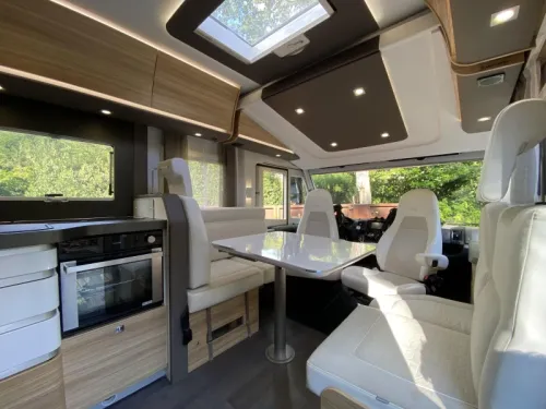 Adria Sonic Plus 700 DC Automatic | Roof air conditioning Level photo: 8