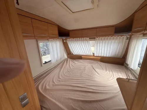 Adria Adora 472 LU banquette ronde lit fixe auvent photo : 4