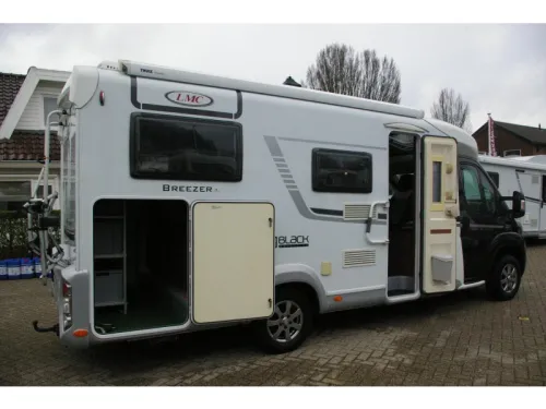 LMC Breezer 646 G Single beds, XXL Garage photo: 4