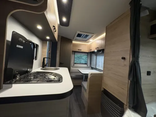 Weinsberg CaraOne Edition HOT 390 QD dinette / transverse bed  photo: 16